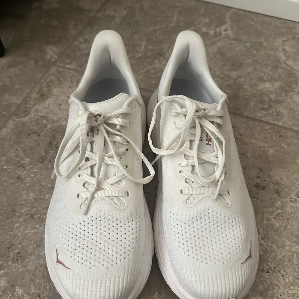 Hoka Arahi 7